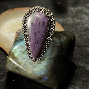 Long, Vtg-Style, Teardrop Cabo-Cut Purpurite Ring/ Intricate Silver Detailing